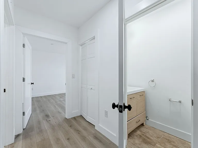 Shepherds Lane Commons — Photo 18