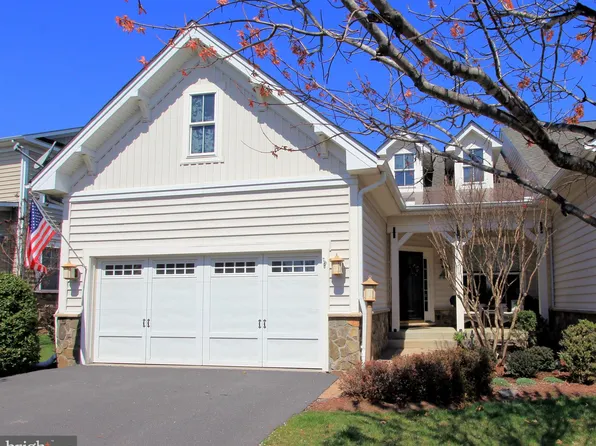 219 Grebe Dr, Lake Frederick, VA 22630