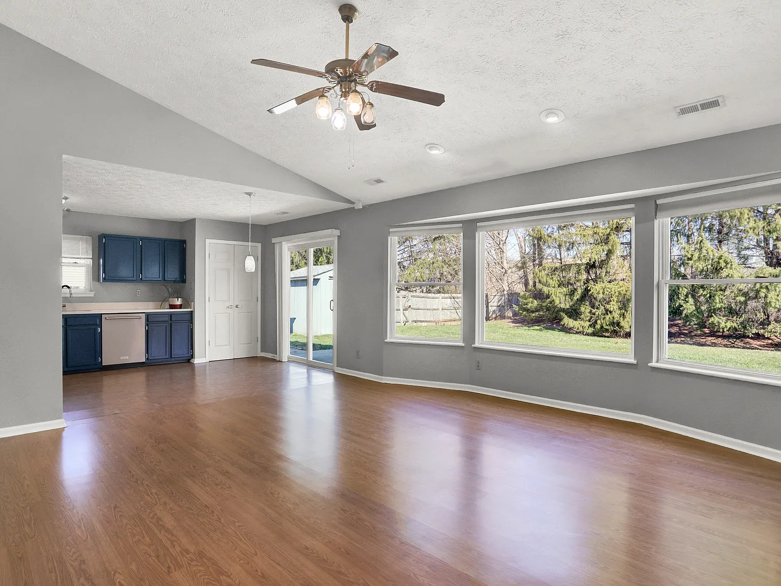 3 bed, 3.0 bath, 1872 sqft, $2,250 — Photo 3