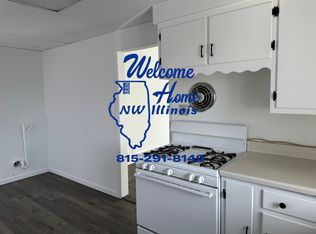 945 E Garden St, Freeport, IL 61032