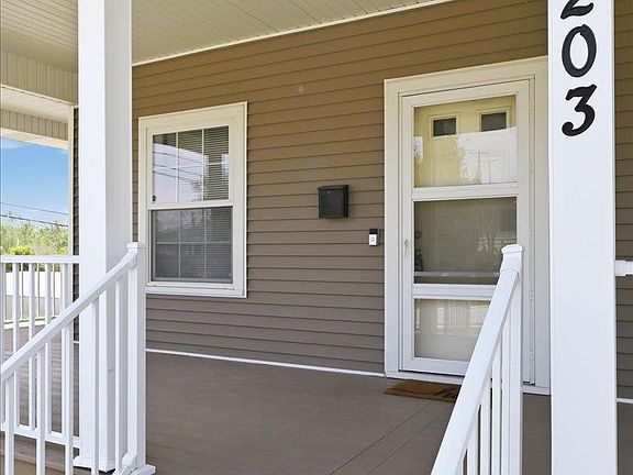 3rd image of 4203 Burdette St
