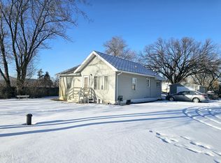 104 42nd St W, Williston, ND 58801
