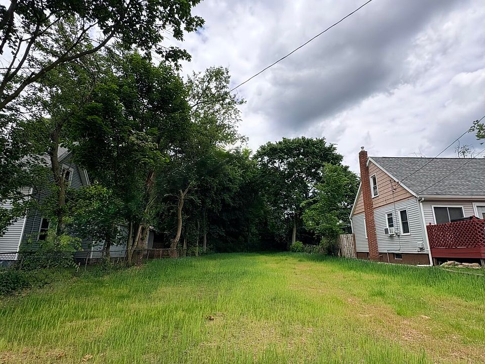 2nd image of 814 E North St
