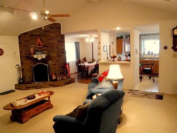 5th image of 2634 Claremont Dr