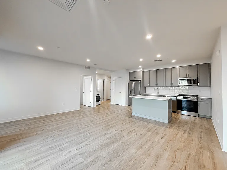 17 Argyle St #3 — Photo 3