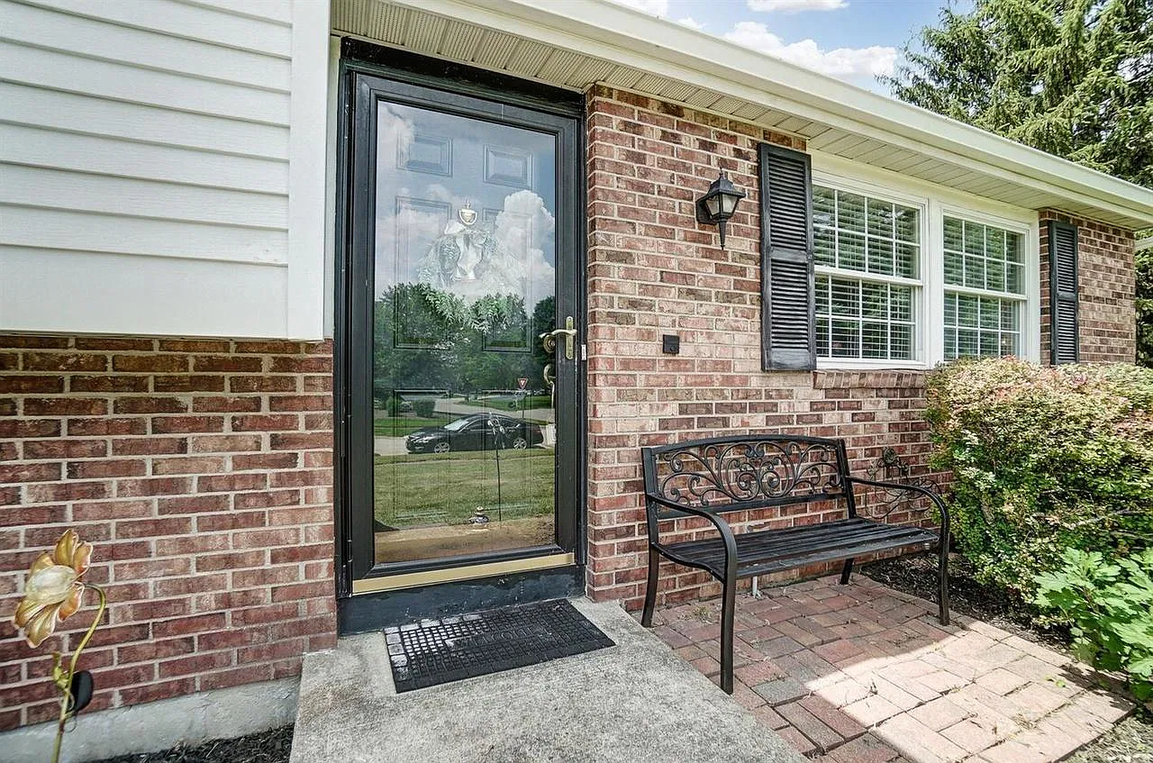 824 James Dr — Photo 2