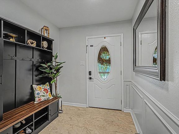 3rd image of 109 Southern Oaks Dr
