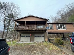 232 Charles St, Comfort, WV 25049