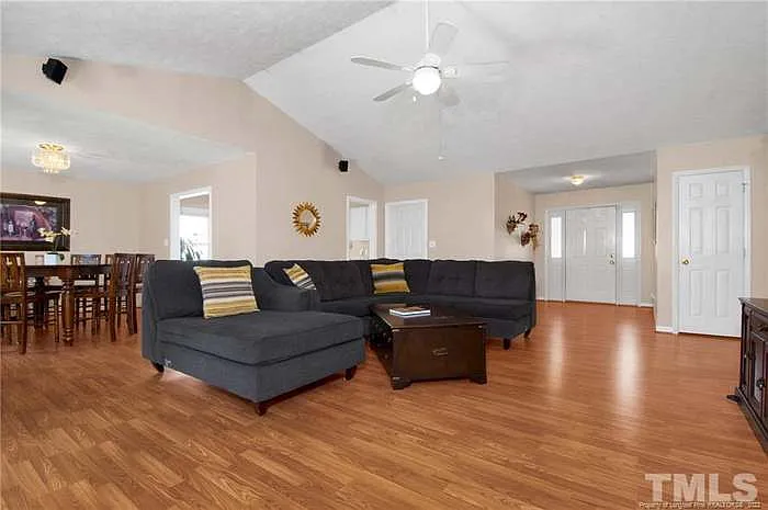 3024 Coachway Dr — Photo 4