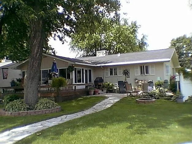 8203 E North Rd photo 1