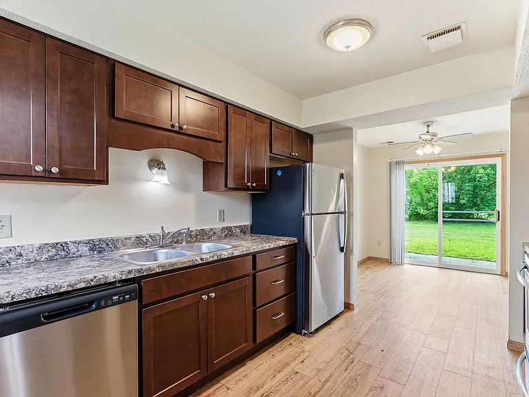 Victoria Townhomes — Photo 3