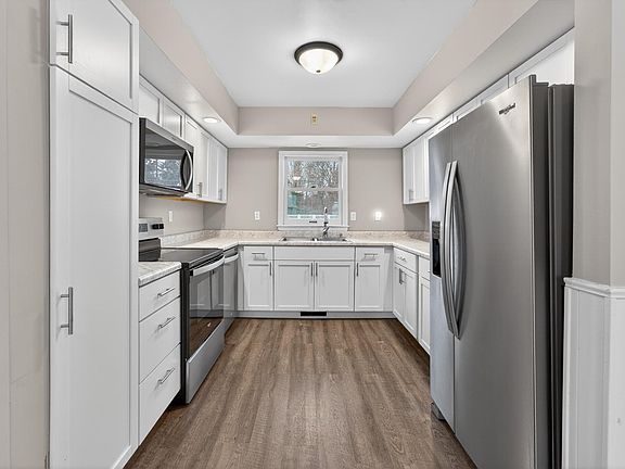 4th image of 440 W 1st St