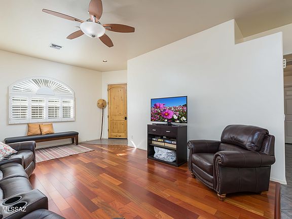 3rd image of 2909 W Desert Glory Dr