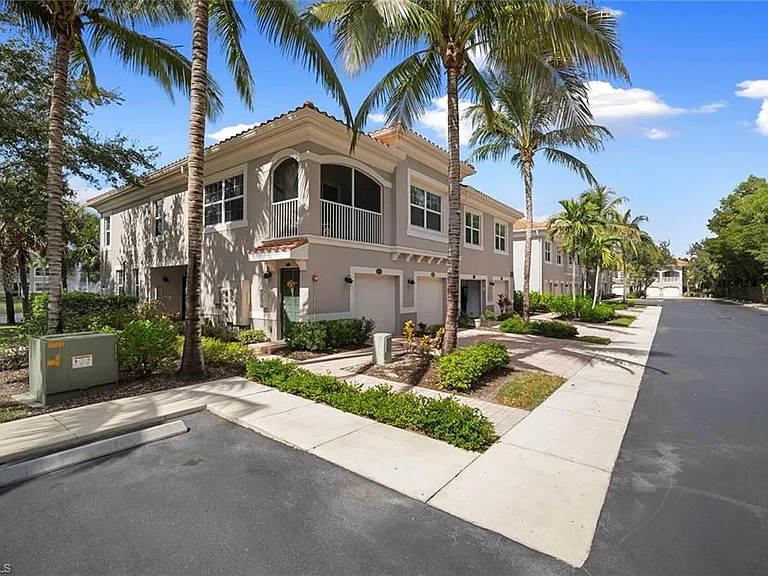 23520 Alamanda Dr #202 — Photo 4