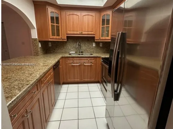 9725 NW 52nd St APT 211, Doral, FL 33178