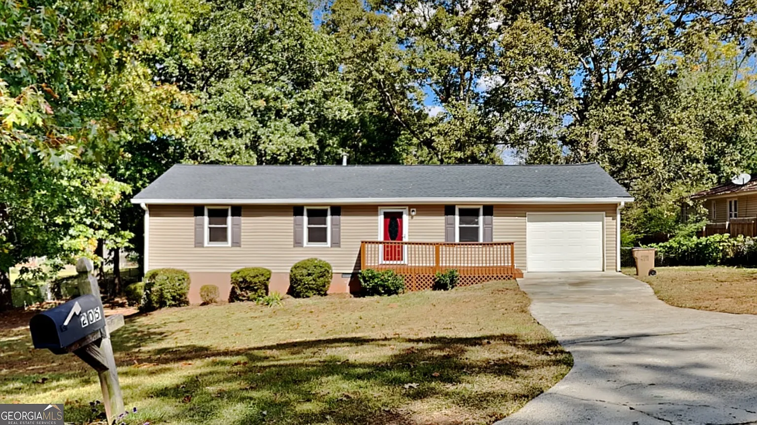 205 Amanda Ct photo 1