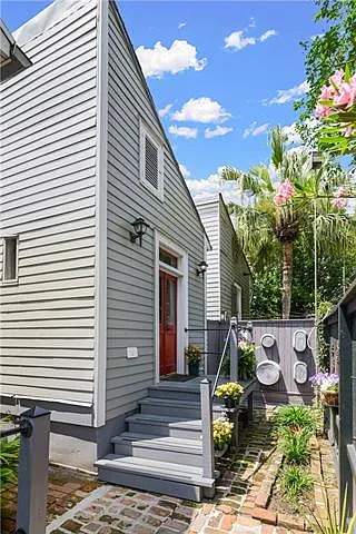2020 Dauphine St — Photo 4