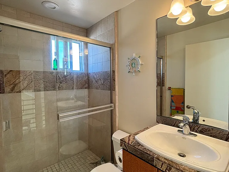 819 Avalon Ct #B — Photo 4