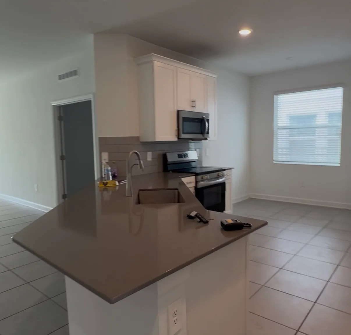 3 bed, 1700 sqft, $2,150 — Photo 3