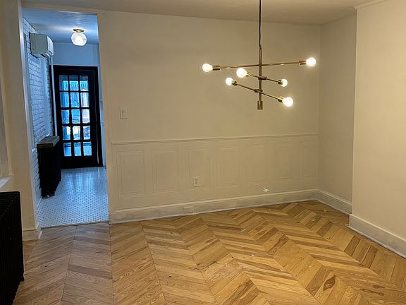 2nd image of 1215 Marlborough St