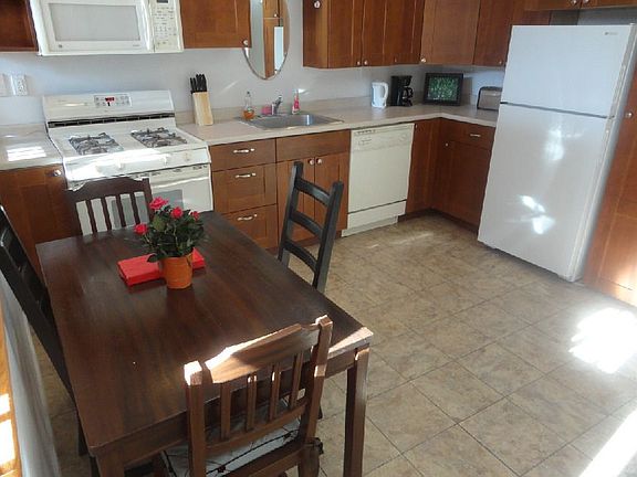 3rd image of 255 W 70th St APT 4