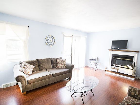 3rd image of 303 Williamsburg Way Ct #303