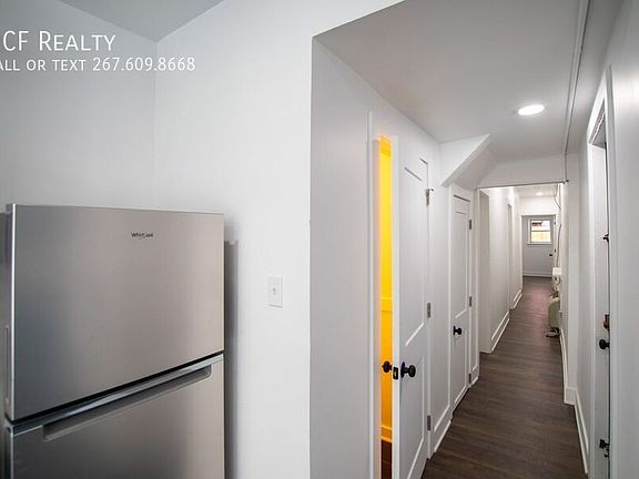 2nd image of 1413 Lombard St Unit 1F