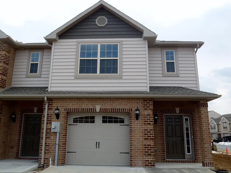 24 Delano Dr