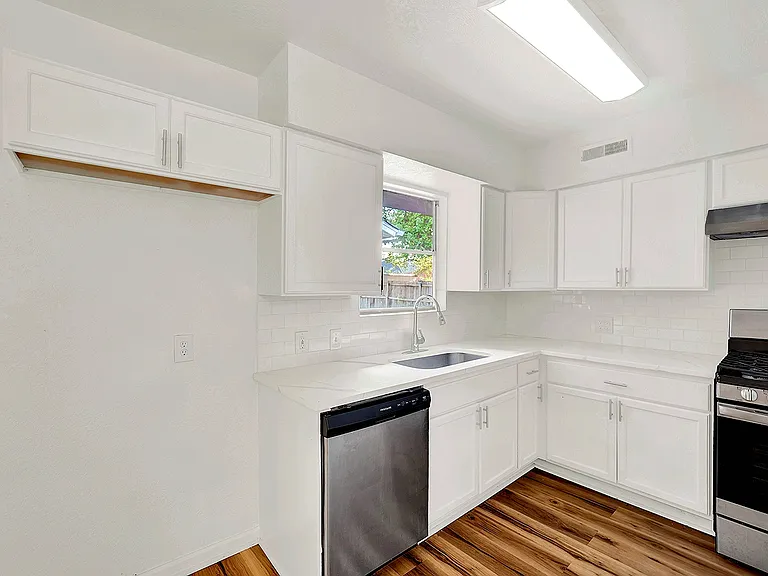 343 Blaze Ave — Photo 7