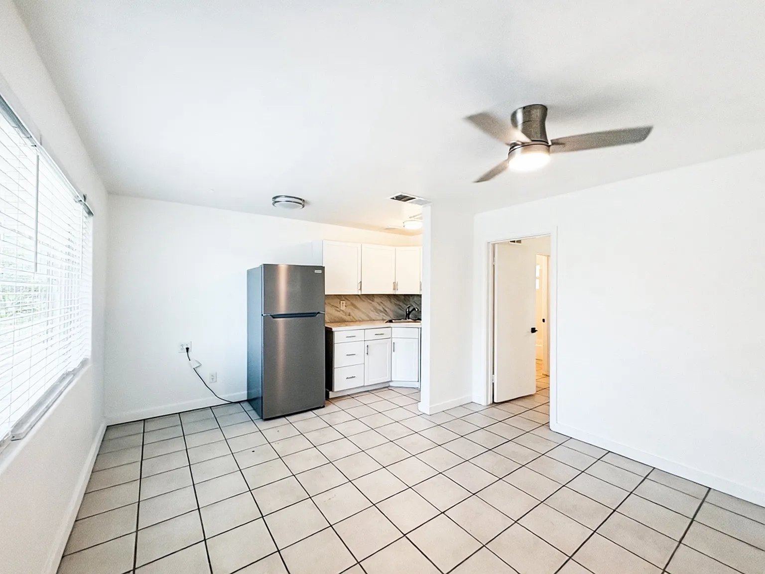 1 bed, 400 sqft, $1,049 — Photo 3