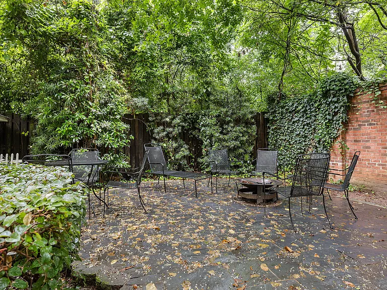 921 Laurens St — Photo 33