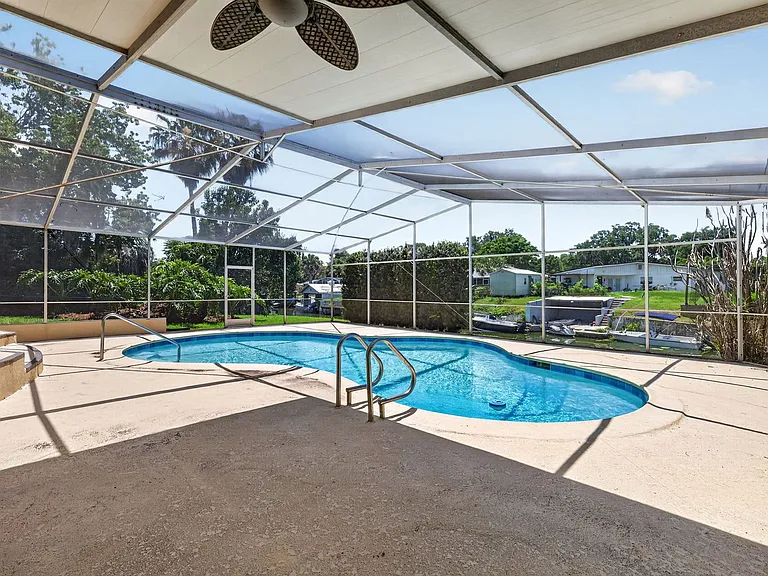 1627 Canal Ct — Photo 32