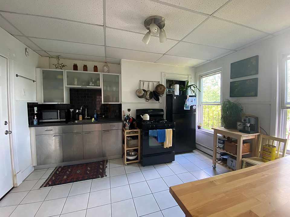 1st image of 496 Sumner St #3