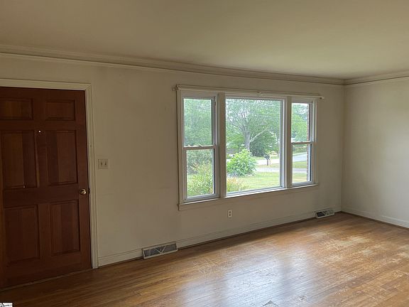 3rd image of 106 Salem Ct