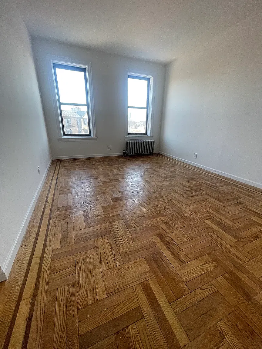 3692 Broadway — Photo 3