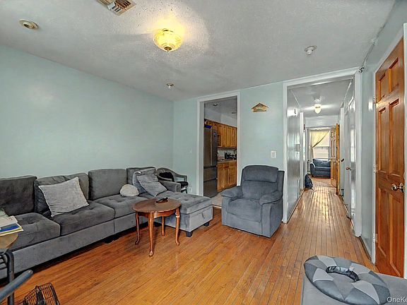 4th image of 658 Beck Street