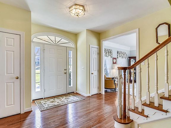 4th image of 3200 Somerset Dr