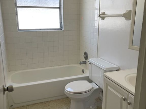 5th image of 246 Cypress Ln #C12