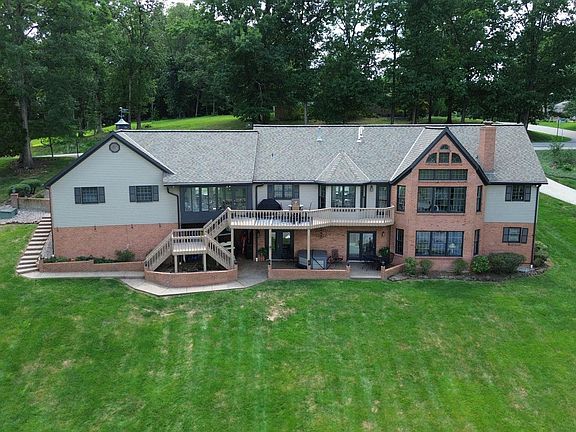3rd image of 408 W Prancer Dr N