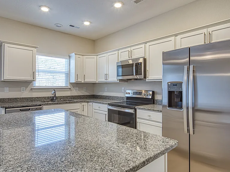 Hillpoint Preserve Townhome Apartments — Photo 33