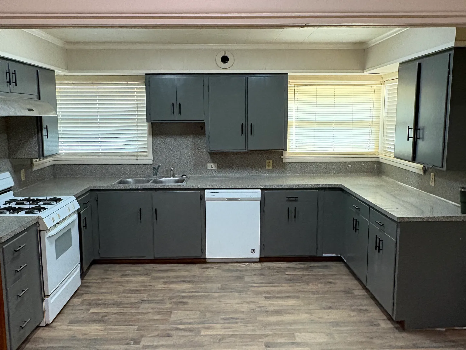 3 bed, 1910 sqft, $1,350 — Photo 3