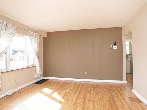 5th image of 8258 Wicklow Ave