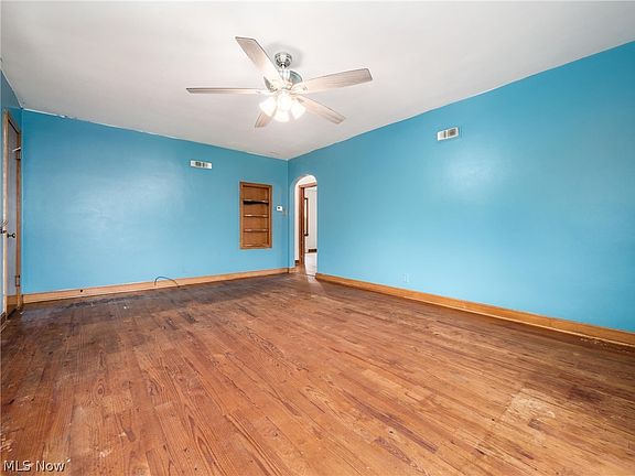 3rd image of 1863 Euclid Ave