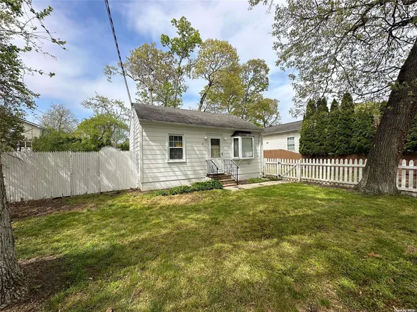 71 Lafayette Avenue, Lake Grove, NY 11755