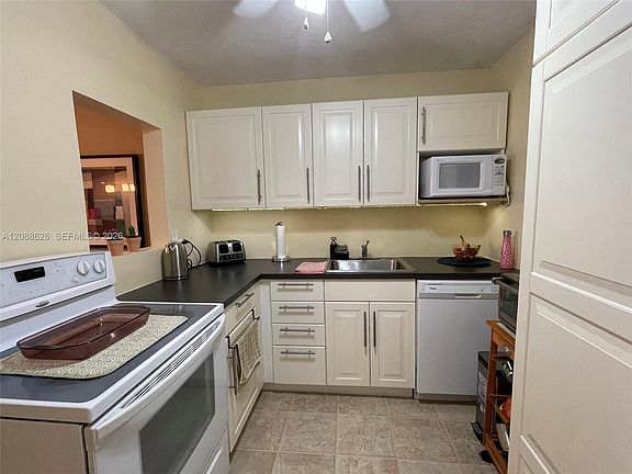 5th image of 17001 NE 13th Ave APT 302