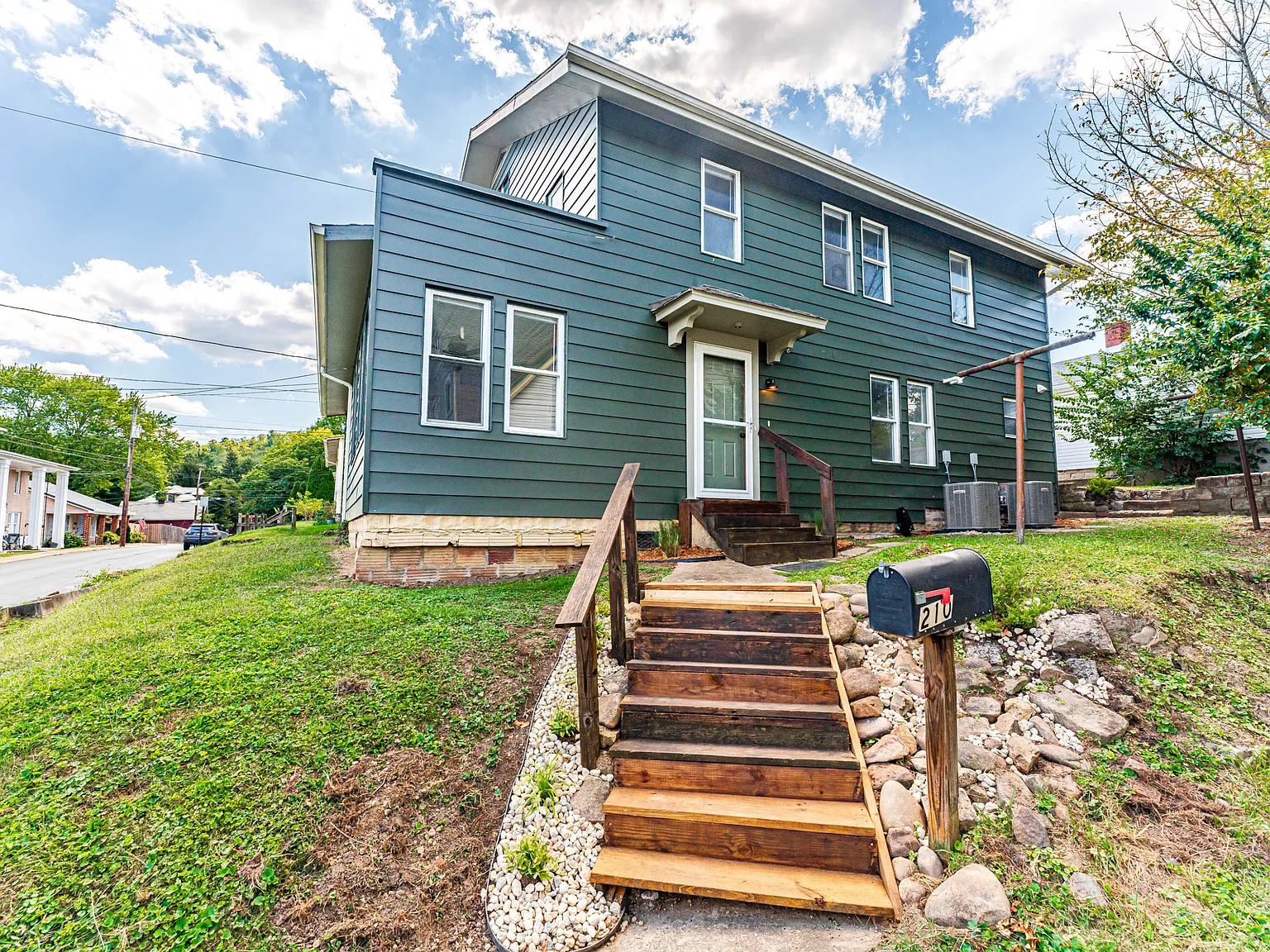 210 Dewey Street - 210 — Photo 2