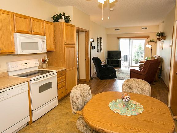 4th image of 1590 Parkwood Dr APT 108