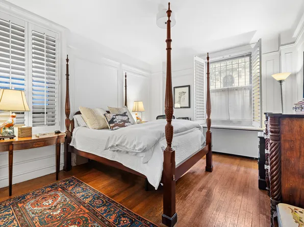 390 Riverside Drive image 3 of 12