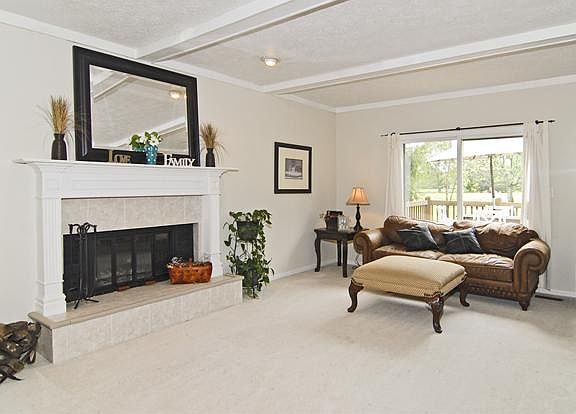 3rd image of 952 Dorchester Dr