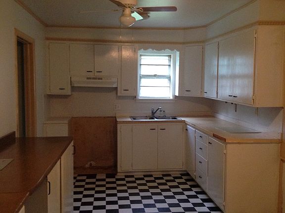 4th image of 606 W Russell Ave